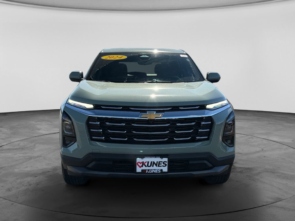 Used 2025 Chevrolet Equinox LT w/ Safety and Technology Package AWD/4WD image 2