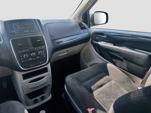 Used 2020 Dodge Grand Caravan SE FWD image 23