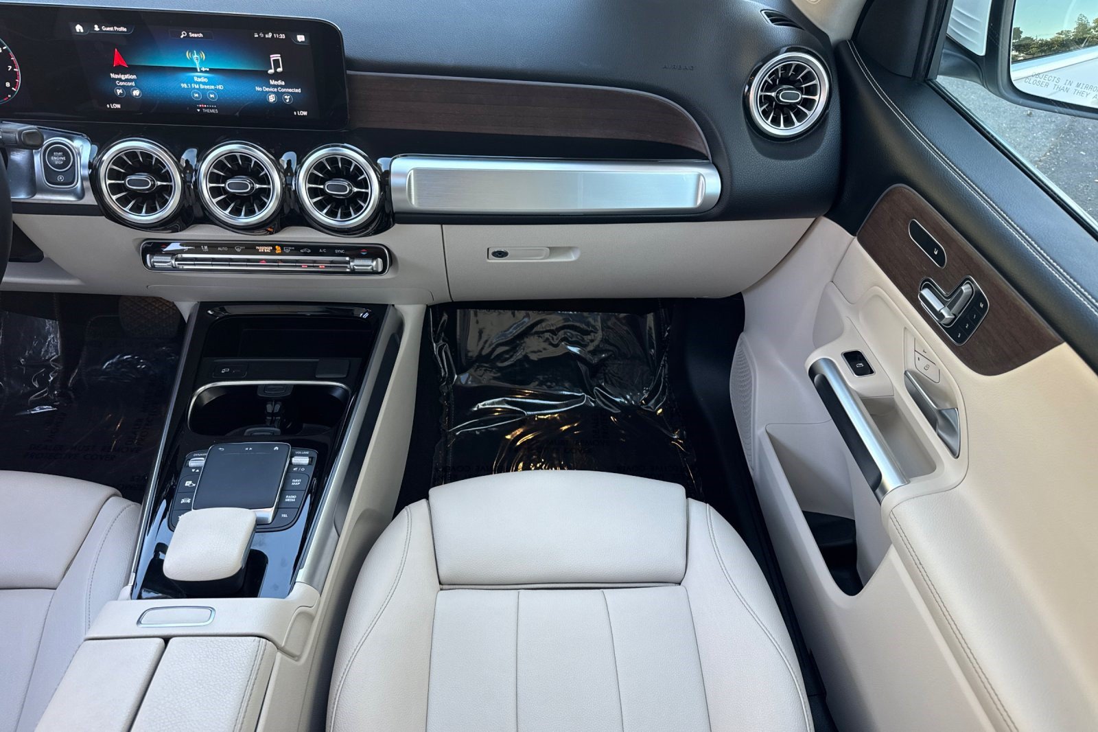 Used 2023 Mercedes-Benz GLB 250 w/ Premium Package image 32