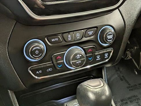 Used 2020 Jeep Cherokee Limited AWD/4WD image 16