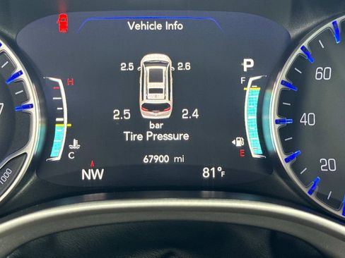 Used 2023 Chrysler Pacifica Touring-L image 27