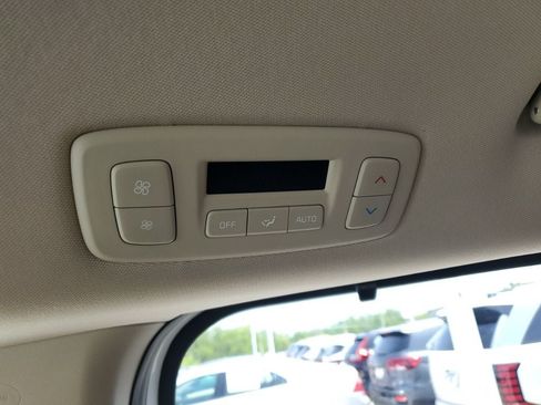 Used 2024 Kia Carnival EX FWD image 61