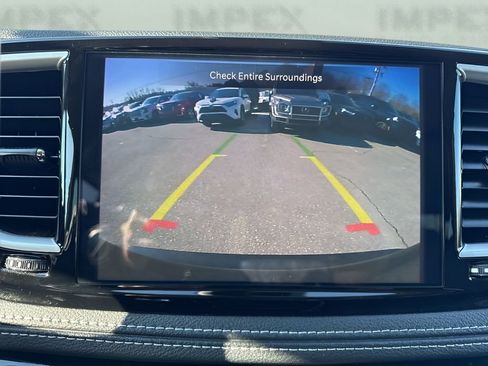 Used 2024 Chrysler Pacifica Select image 23