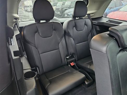 Used 2018 Volvo XC90 T5 Momentum w/ Convenience Package image 12