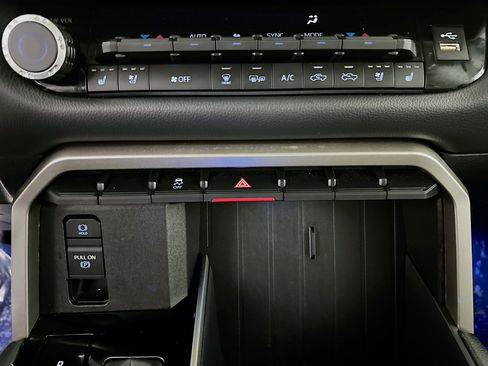 Used 2024 Toyota Tundra Limited image 23