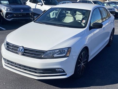 Used 2015 Volkswagen Jetta Sport image 2