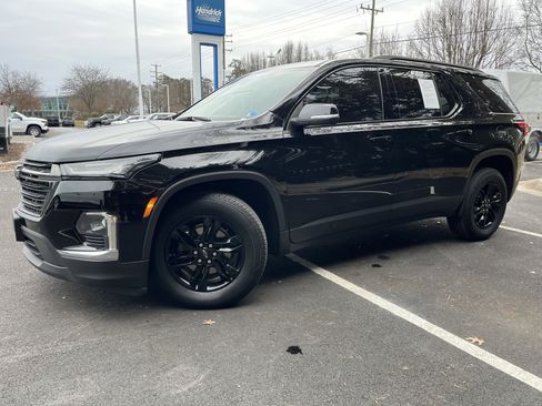 Used 2023 Chevrolet Traverse LT w/ Midnight/Sport Edition image 5