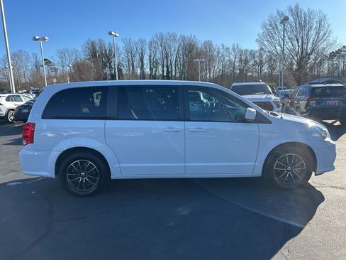 Used 2018 Dodge Grand Caravan GT image 4
