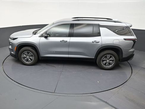 Used 2024 Chevrolet Traverse LT FWD image 13