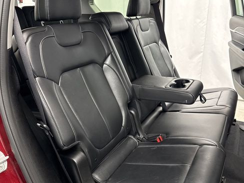 Used 2022 Jeep Grand Cherokee L Limited w/ Black Appearance Package image 31