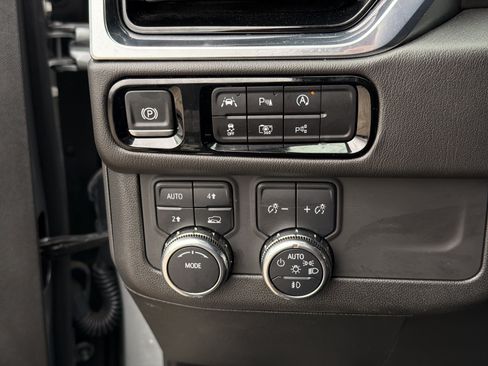 Used 2025 GMC Yukon Denali AWD/4WD image 25