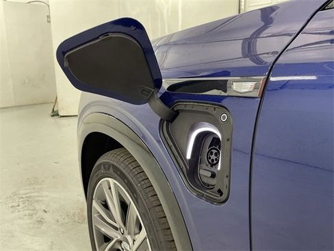 New 2026 Cadillac Vistiq Sport w/ LPO, Floor Liner Package image 28