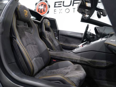 Used 2014 Lamborghini Aventador LP 700-4 image 17