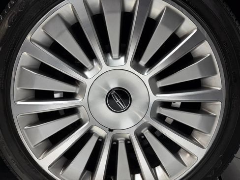Used 2017 Lincoln Navigator L Select RWD image 10