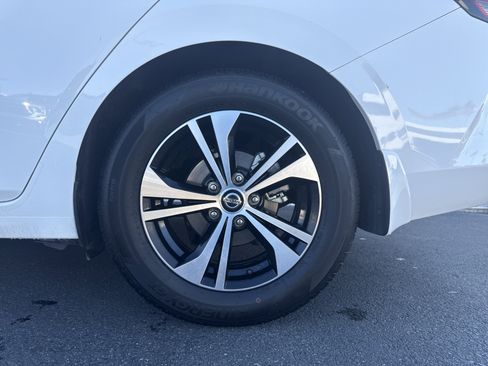 Used 2023 Nissan Sentra SV image 3