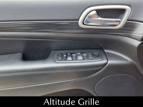 Used 2019 Jeep Grand Cherokee Altitude image 30