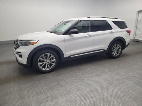 Used 2023 Ford Explorer Limited image 2