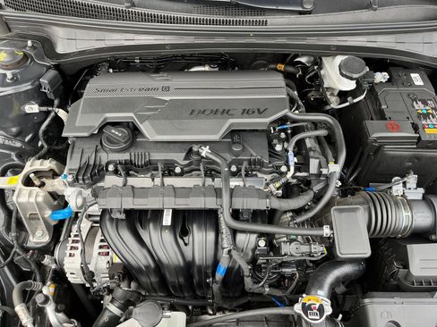 Used 2025 Hyundai Elantra SEL image 32