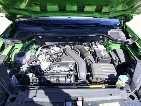 Certified 2025 Volkswagen Taos SE image 29