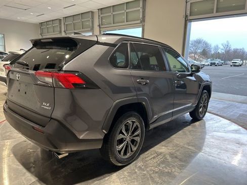 Used 2023 Toyota RAV4 XLE Premium image 7