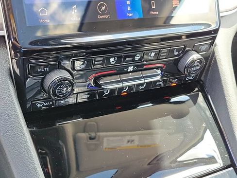 Used 2023 Jeep Grand Cherokee L Limited w/ Luxury Tech Group II AWD/4WD image 17