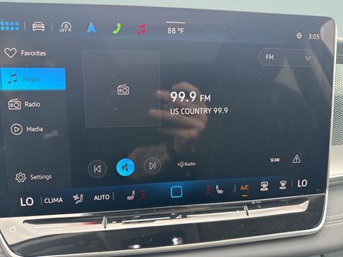 New 2025 Volkswagen Tiguan SE image 11