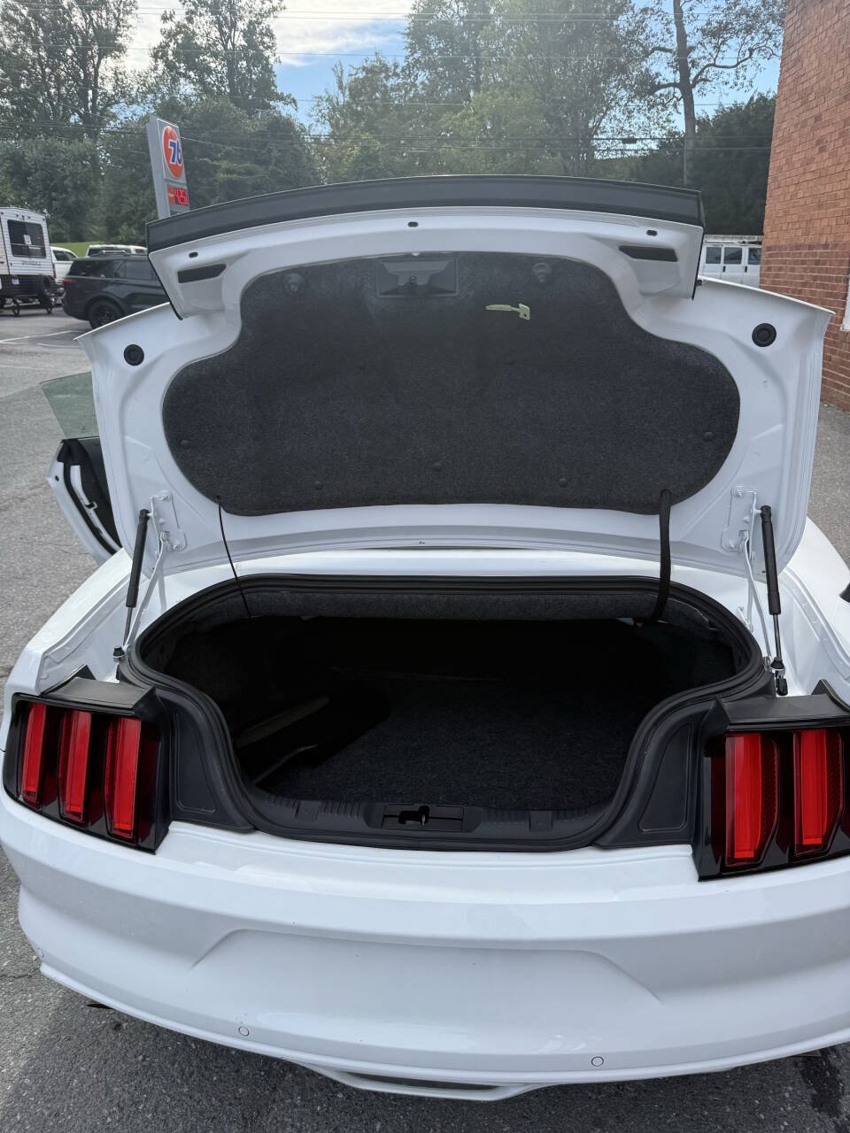 Used 2016 Ford Mustang Convertible RWD image 8