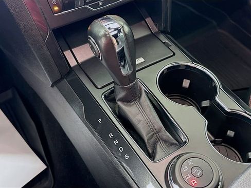 Used 2019 Ford Explorer XLT w/ XLT Sport Appearance Package AWD/4WD image 19