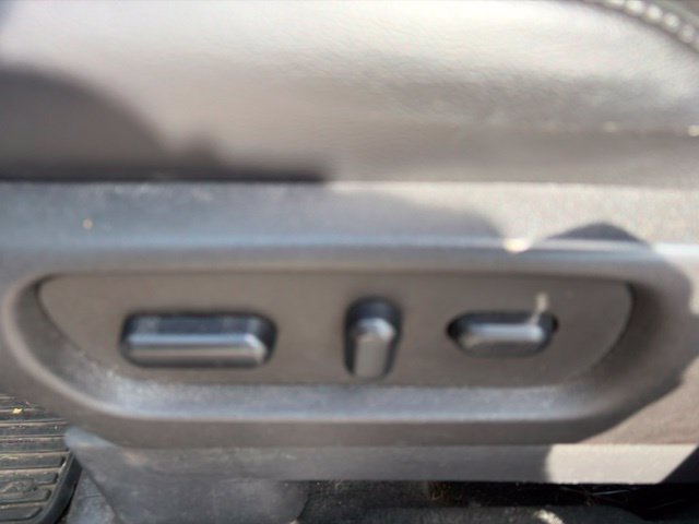 Used 2014 Ford Explorer XLT w/ Equipment Group 202A AWD/4WD image 13
