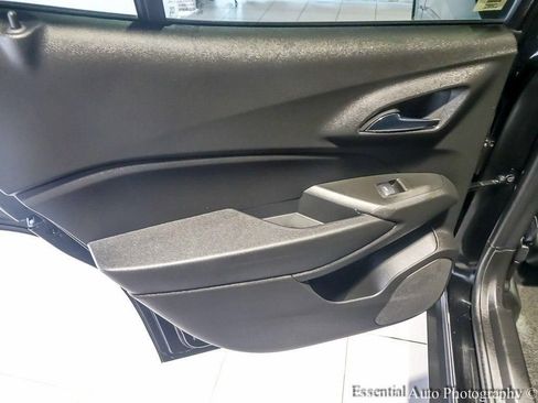 Used 2024 Chevrolet Trax LT w/ Driver Confidence Package FWD image 25