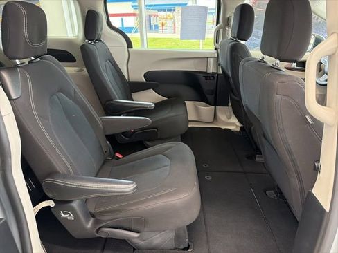 Used 2023 Chrysler Voyager LX FWD image 11