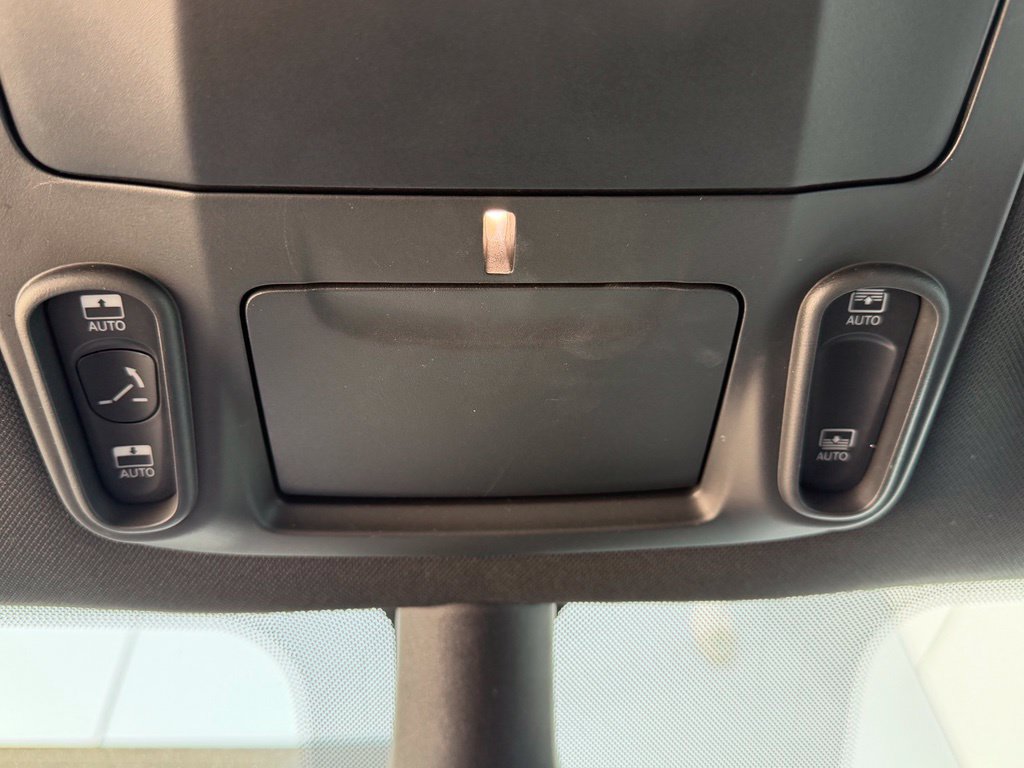 Used 2025 Chrysler Pacifica Limited FWD image 43
