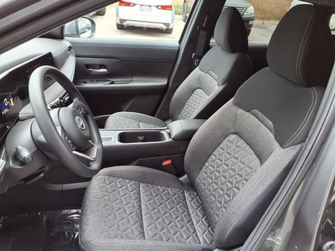 Used 2025 Nissan Kicks SV FWD image 15