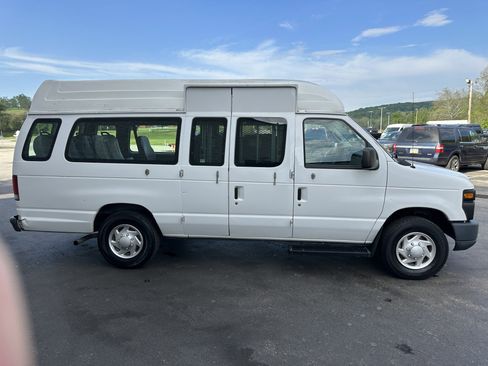 Used 2014 Ford E-250 and Econoline 250 Extended w/ Power Group RWD image 9