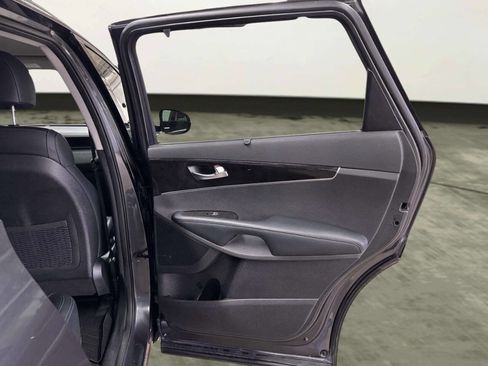 Used 2018 Kia Sorento EX image 19
