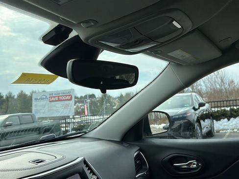 Used 2021 Jeep Cherokee Latitude Lux image 23