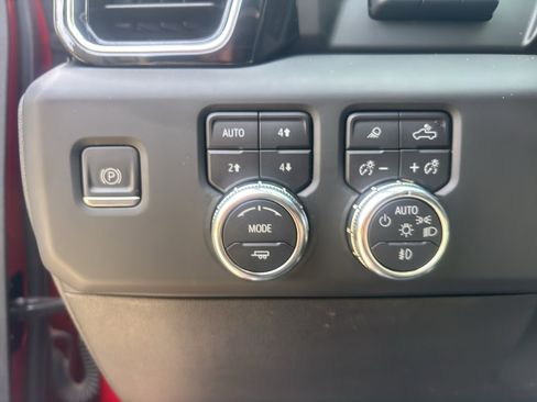 Used 2022 GMC Sierra 1500 Denali w/ Technology Package AWD/4WD image 15