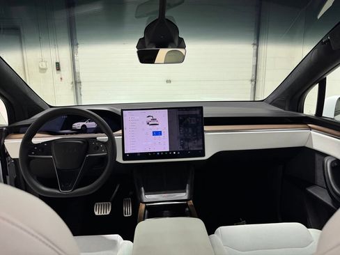 Used 2024 Tesla Model X AWD/4WD image 23