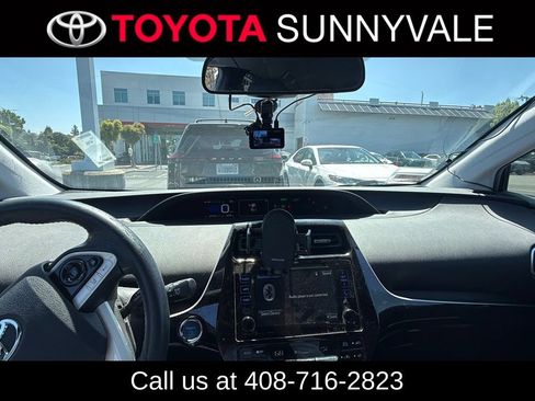 Used 2016 Toyota Prius Three Touring FWD image 4