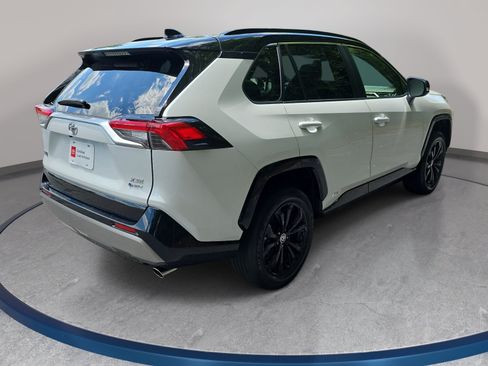 Used 2025 Toyota RAV4 XSE AWD/4WD image 5