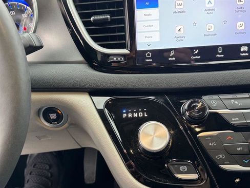 Used 2024 Chrysler Pacifica Touring-L image 27