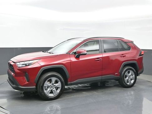 Used 2025 Toyota RAV4 XLE w/ Convenience Package AWD/4WD image 2