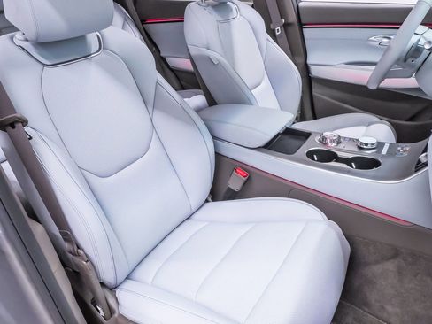 Certified 2026 Genesis GV70 2.5T Advanced image 15