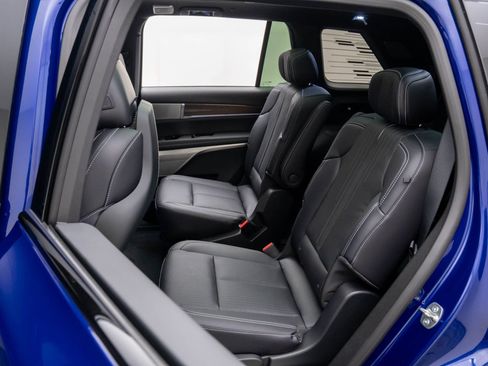 New 2026 Cadillac Vistiq Sport w/ LPO, Floor Liner Package image 18