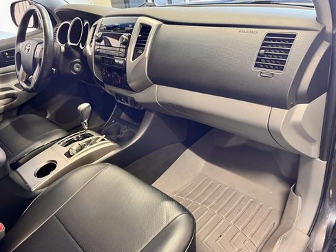 Used 2012 Toyota Tacoma PreRunner w/ SR5 Pkg image 18