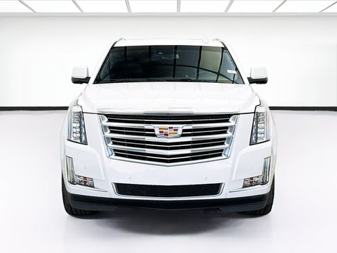 Used 2020 Cadillac Escalade Platinum AWD/4WD image 2