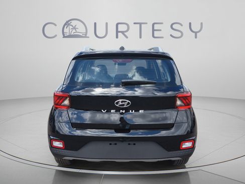 New 2026 Hyundai Venue SEL FWD image 4