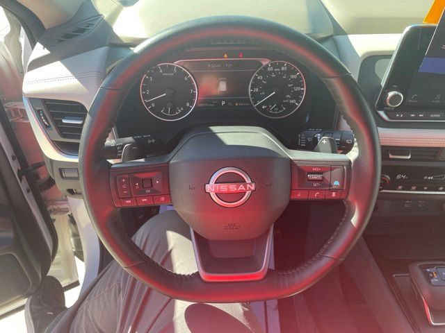 Used 2025 Nissan Rogue SV AWD/4WD image 13