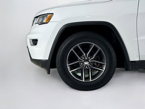 Used 2018 Jeep Grand Cherokee Limited image 25