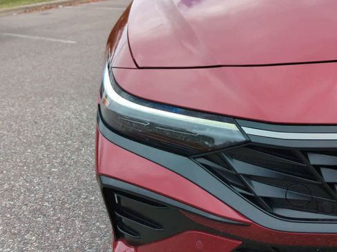 Used 2024 Hyundai Elantra Limited image 10